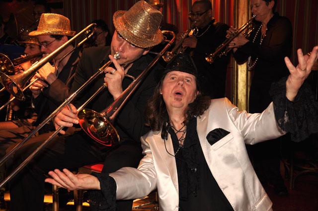min 2011 03 08 mardi brass band 193